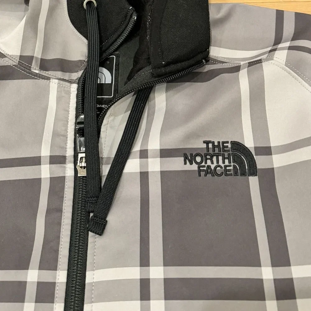 The North Face - Rain Jacket in Plaid - Men's Size Medium - Picture 4 of 11